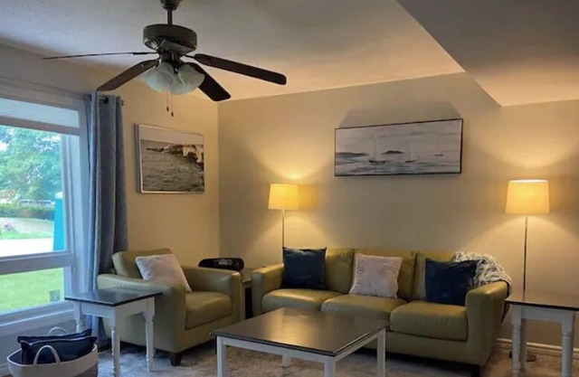 Very Clean Family Friendly Vacation Home Near Beach