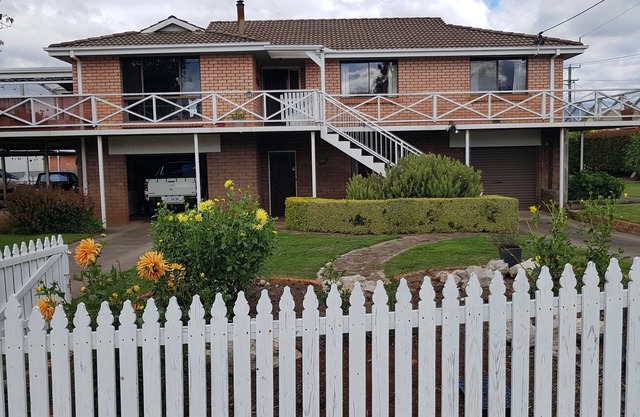Very clean, quiet and spacious. free wifi, continental breakfast