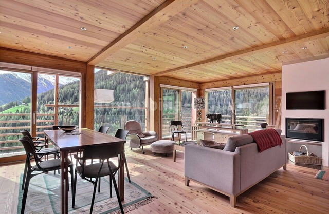 Very comfortable chalet on 3 levels for 8 people, living room with fireplace, kitchen area with dish