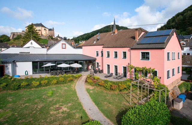 Very cozy house (620 m2) with indoor pool, sauna and beautiful views