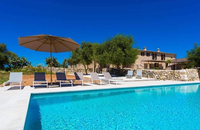 Very huge finca in traditional architectural style