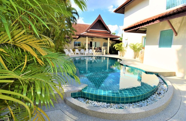 Very large Villa suitable for a large group up to 10 people or even 2 families