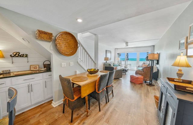 Very Merry! Gulf front corner unit, west end 2/2 New Remodel, Fantastic!
