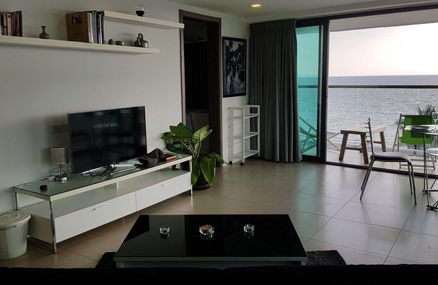 Very nice 2 rooms on the beach