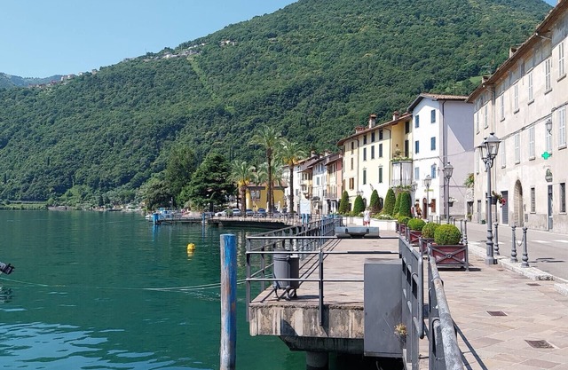 very nice apartment with equipped patio overlooking the lake