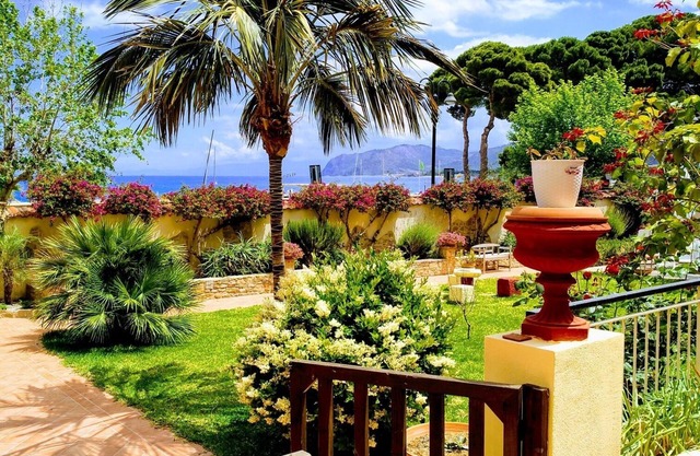 Very nice apartment (suite) for 2 persons - directly on the sea