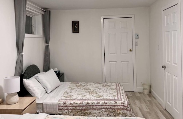 Very nice bedroom close to all the Laurentides attraction sites!