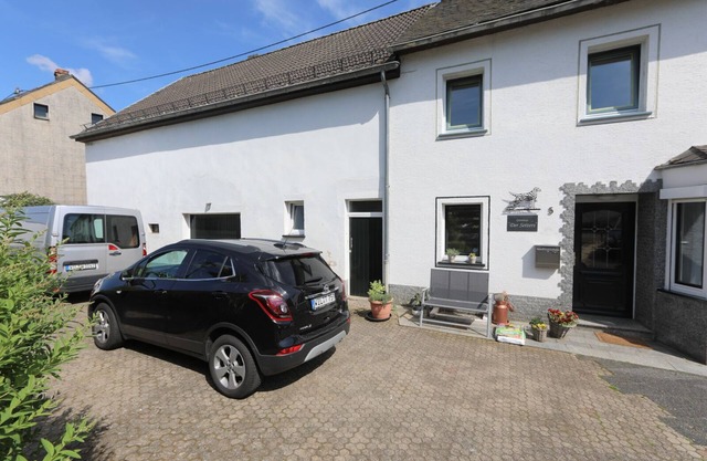 Very nice holiday home in Bettenfeld in the middle of the Vulkan-Eifel.