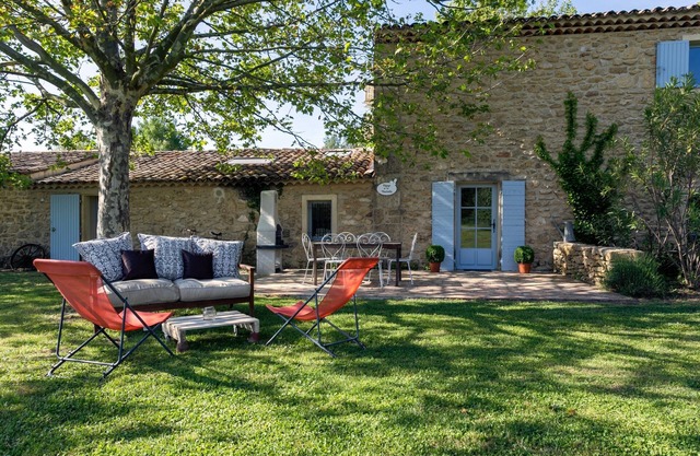 VERY NICE PROVENÇAL HOUSE 6 people countryside garden swimmingpool play area SPA