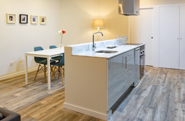 Very nice spacious house 10 minutes walk from the center or 3 minutes by subway