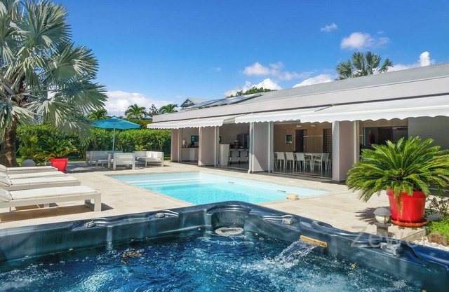 Very nice villa Indigo overlooking golf court