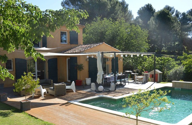 VERY NICE VILLA WITH SWIMMING POOL for 8 in QUIET AREA