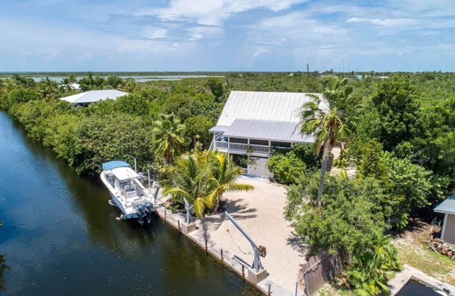 Very Private 3 Bedroom/2 Bath Canal Home in Little Torch Key w/Private Pool