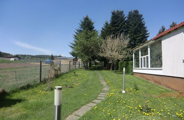 Very quiet bungalow, right on the forest, pets welcome.