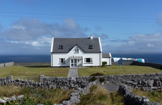 Very quiet, secluded location, spectacular sea view