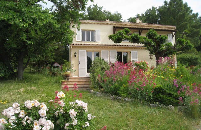 Very quiet villa in Provencal Drôme, private fenced swimming pool of 10 m