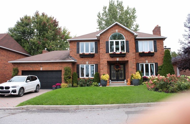 Very spacious 3 bedroom apartment located in luxury home in Gatineau