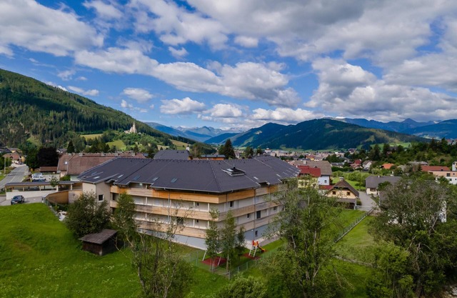 Very spacious apartment with garden