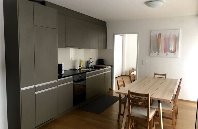 Very sunny 1BR flat in the city center (West4)