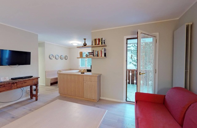Very well located apartment house in the area of Park-Salet.