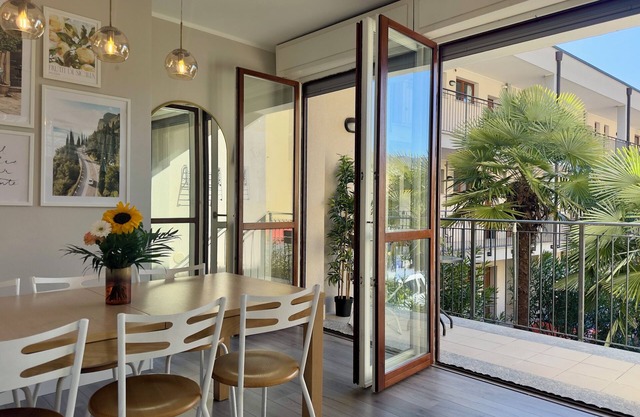 Vespa Azzurra Boutique Apartment | Directly on Lake Como | Own parking lot