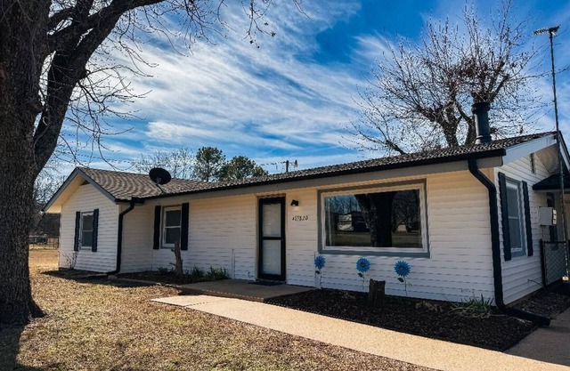 Veteran's VacationnCharming 2-bedroom house with WiFi, AC in enchanting Checotah