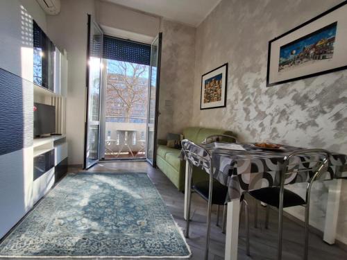 VFH Argonne Trendy Apartment by the Park