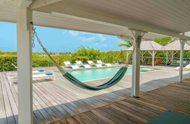 Villa Azur, Low Lands, private tennis court,swimming pool,jacuzzin