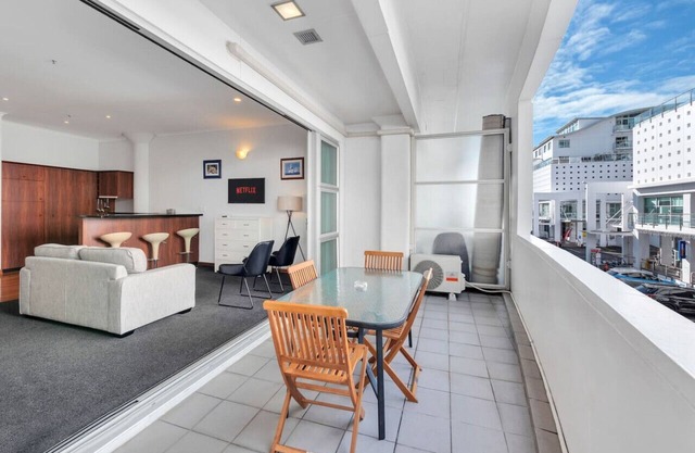 Viaduct Loft 2BR Delight with Netflix and Aircon