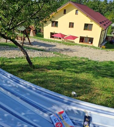 Viata la Tara Cerna