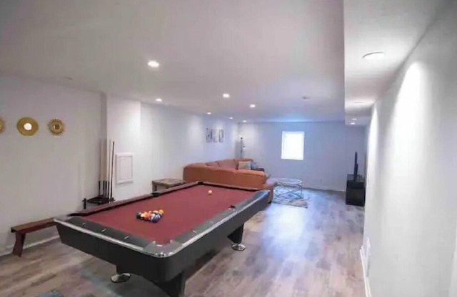Vibrant 4 bedroom house 2 king beds in Ankeny