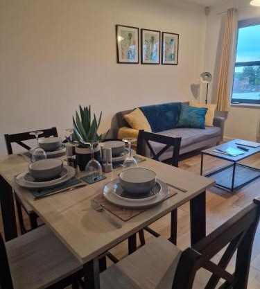 Vibrant cosy 2 Bedroom Apartment