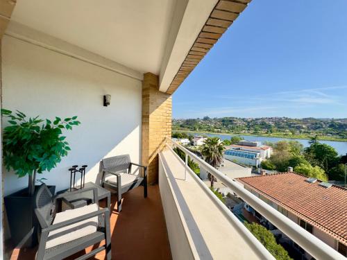 Vibrant Host - Douro View