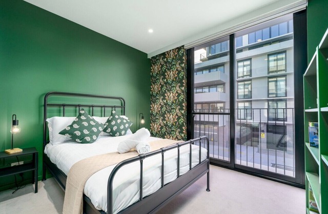 Vibrant Stay with Lakeside Charm in Kingston
