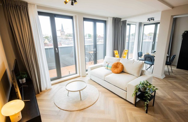 Vibrant Studio Penthouses (KS71-V)