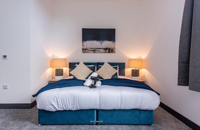 Victoria Apartment 1: Contractor's Choice 3BR in Hartlepool
