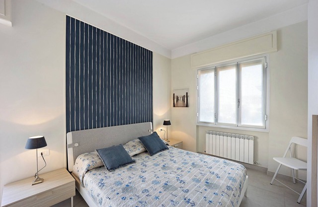 'Victoria Apartments Bleu' with Balcony, A/C & Wi-Fi
