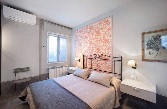 'Victoria Apartments Fil Rouge' with Balcony, A/C & Wi-Fi