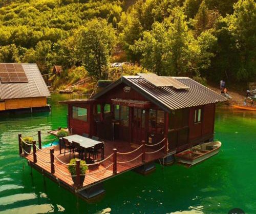 Victoria lake house