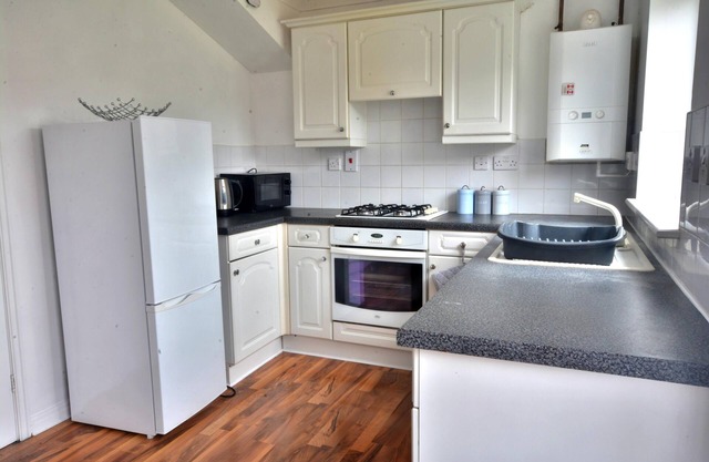 VictoriaDock-3Bedrooms-1Bathroom-Wifi-Parking