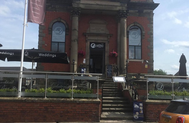 Victorian Church town centre flat with 2 bedroom en suite