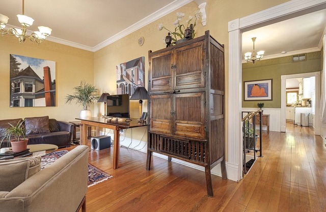 Victorian House, Downtown NW, 3Baths, Deck, Patio, Garden, Reunions, Families