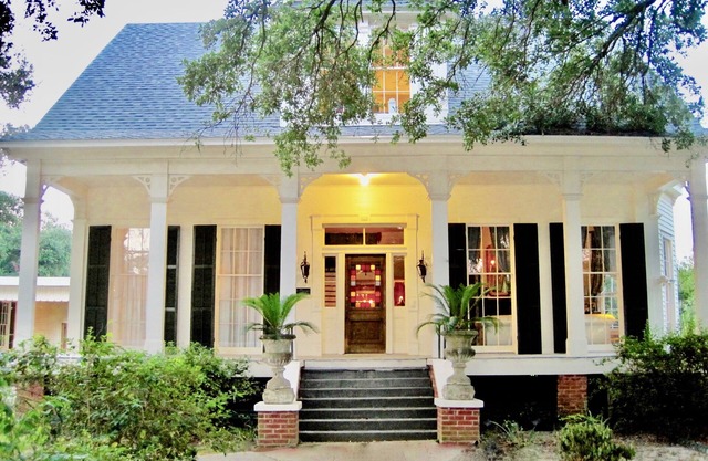 Victorian Manor in the Heart of Cajun Country. 20 min North of Lafayette