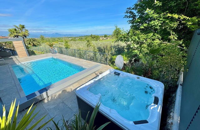 VICTORY GARDA RELAIS 3-bedroom villa in fabulous Soiano with pool, Jacuzzi, WiFi