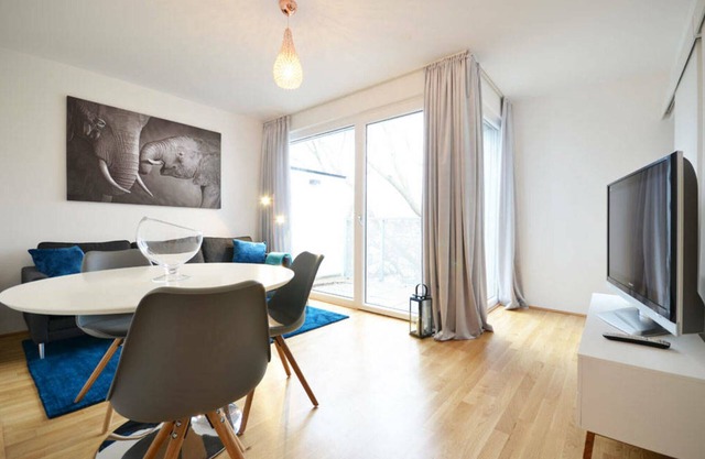 Vienna Residence, Donaust.- United Nations #6251