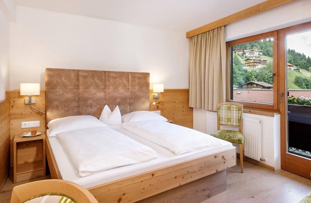 Vierbettzimmer, Dusche, WC, 1 Schlafraum - Hotel Platzl