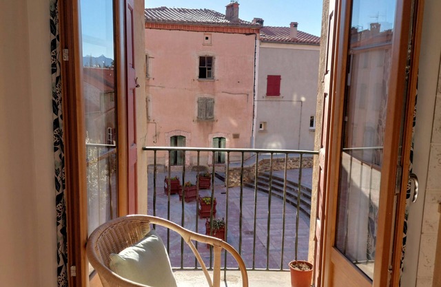 Vieux Chateau Le Casteil, 2 bedroom apartment in a 15th century castle fort.