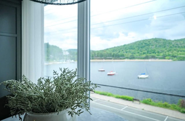View on the lake, minutes from activities - LOFT 3
