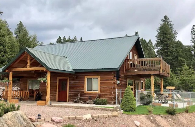 View the Mountains from the hot tub