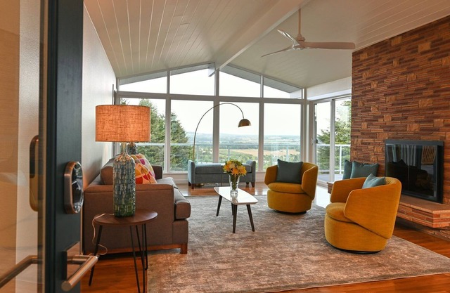 Views, Amenities and Charm for the Traveler who Wants "A Little More"